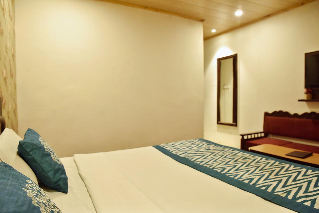 Oyo 8917 Hotel Crystal Palace ชิมลา ภายนอก รูปภาพ
