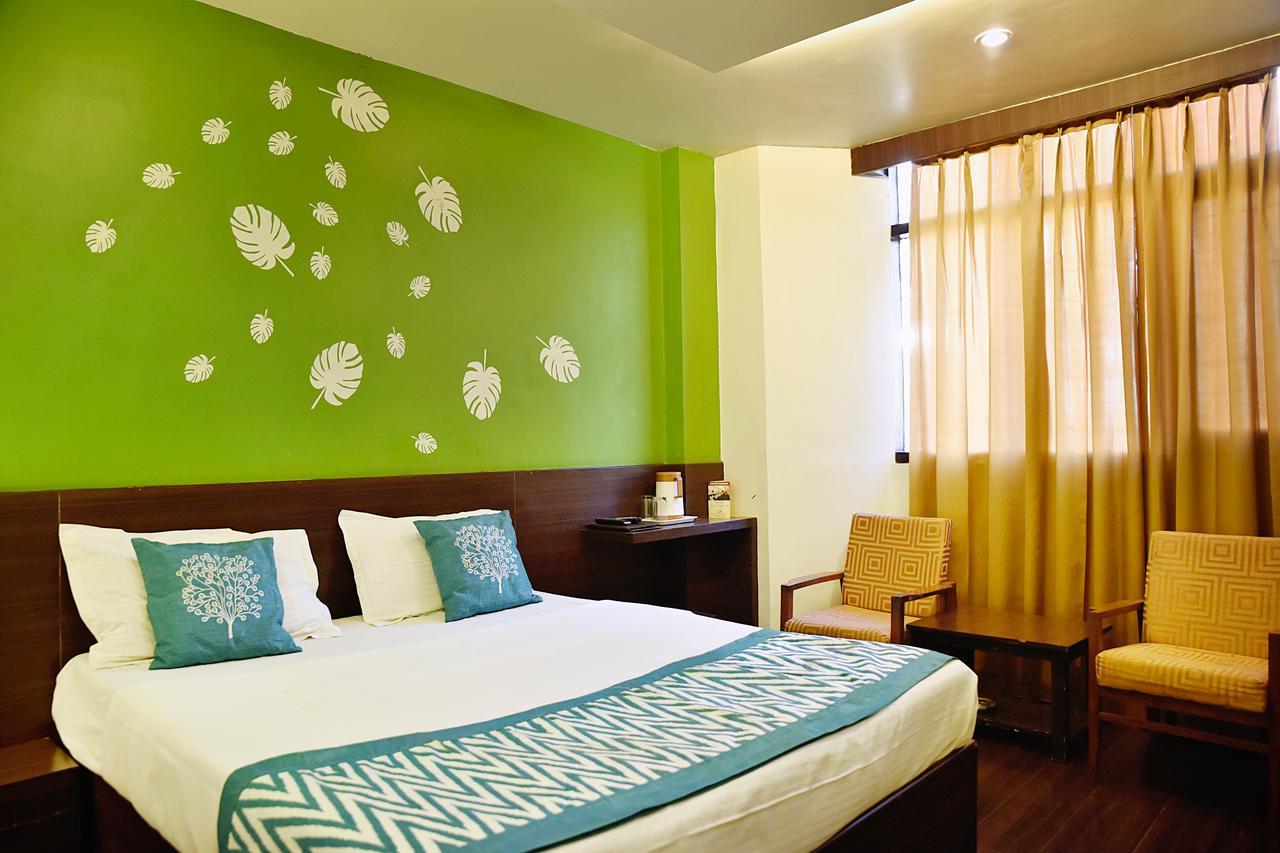 Oyo 8917 Hotel Crystal Palace ชิมลา ภายนอก รูปภาพ