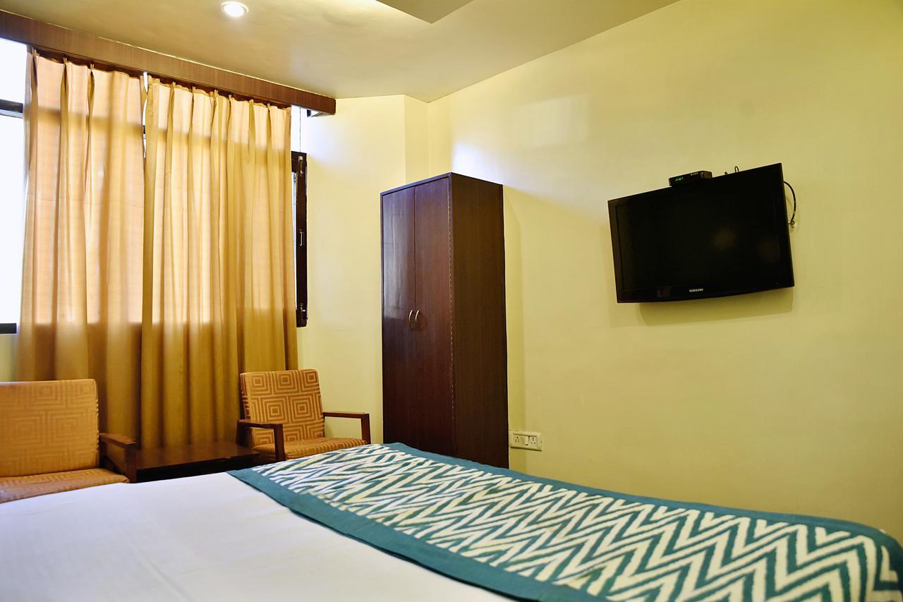 Oyo 8917 Hotel Crystal Palace ชิมลา ภายนอก รูปภาพ