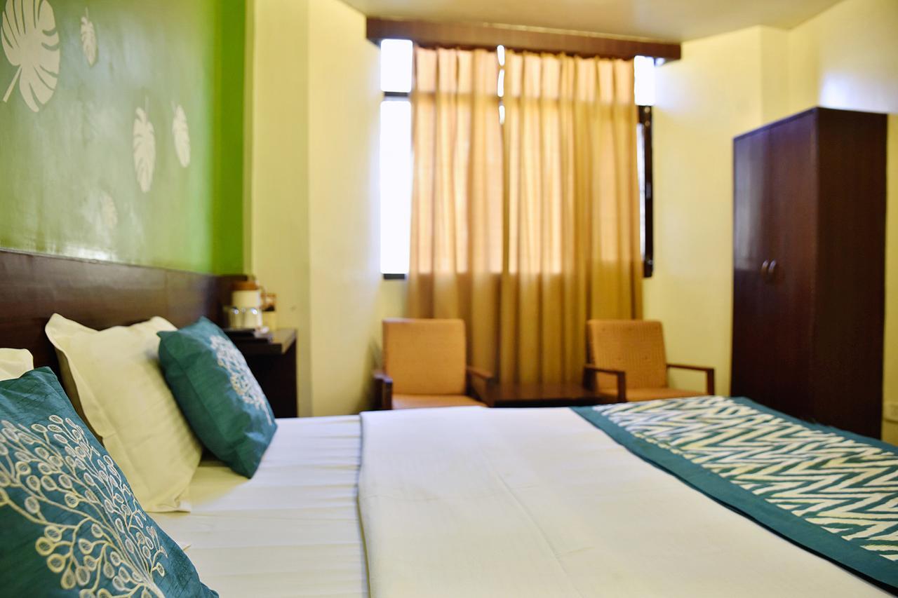 Oyo 8917 Hotel Crystal Palace ชิมลา ภายนอก รูปภาพ