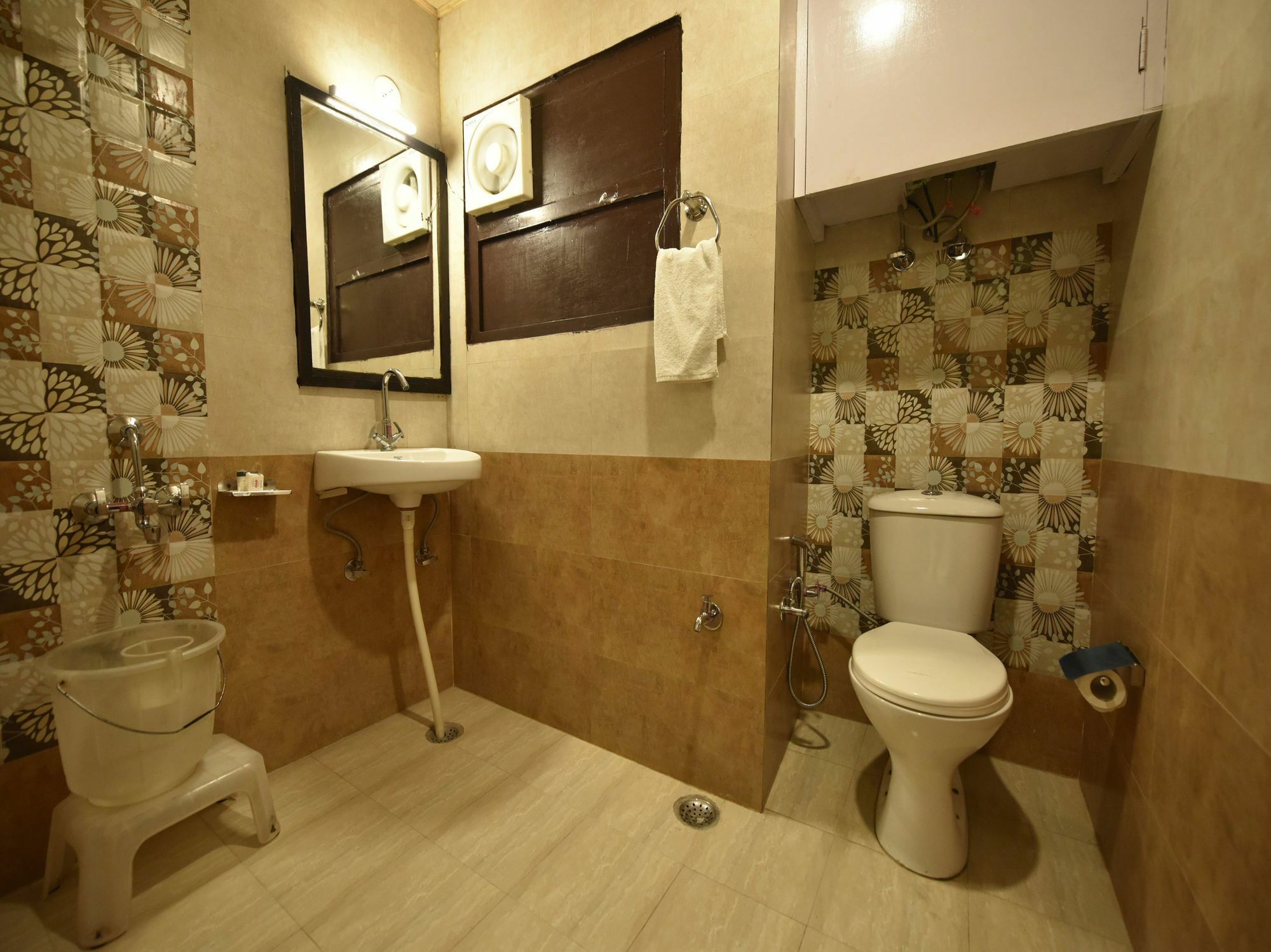 Oyo 8917 Hotel Crystal Palace ชิมลา ภายนอก รูปภาพ